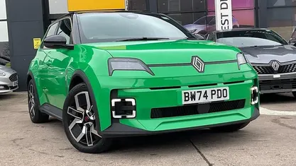 Used Renault 5 E-Tech Komfort 110 kW (150 HP) 2025 Hatchback