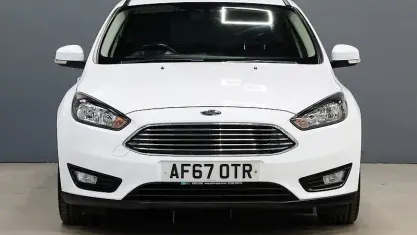 Used Ford Focus Zetec 125 HP (91 kW) 2017 White Hatchback