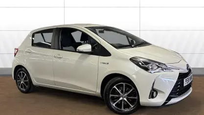 Used Toyota Yaris Hybrid 101 HP (74 kW) 2018 White Hatchback