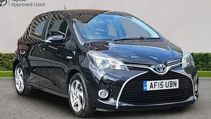 Used Toyota Yaris 101 HP (74 kW) 2015 Black Hatchback