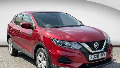 Usado Nissan Qashqai Acenta Premium 160 HP (117 kW) 2020 Vermelho SUV