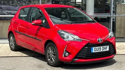 Used Toyota Yaris 111 HP (81 kW) 2019 Red Hatchback