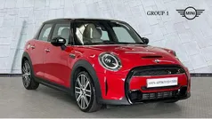 Chili red Used 2022 Mini Cooper S Comfort Hatchback | £21,990 (Fair price)