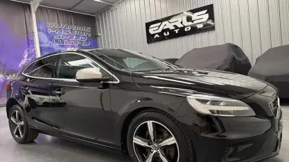 Used Volvo V40 R-Design 190 HP (139 kW) 2018 Black Hatchback