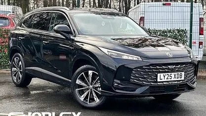 Used 2025 MG HS Trophy SUV | £26,500 (Fair price)