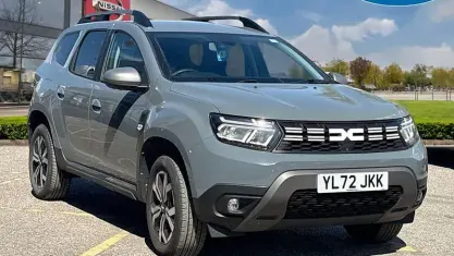 Begagnad Dacia Duster Journey 130 HK (95 kW) 2023 Grå SUV