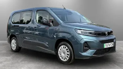 Used Vauxhall Combo Design Edition 100 kW (136 HP) 2024 Blue MPV