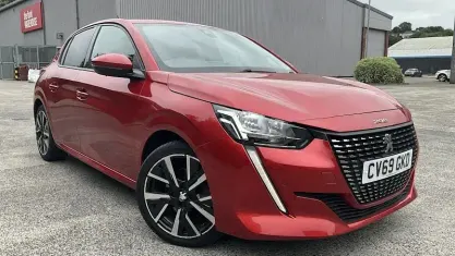 Used Peugeot 208 Allure 102 HP (75 kW) 2020 Red Hatchback