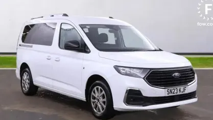 Begagnad Ford Tourneo Titanium 122 HK (89 kW) 2026 Kombi