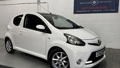 Begagnad Toyota Aygo 68 HK (50 kW) 2013 Vit Halvkombi