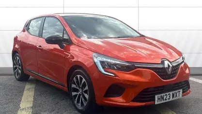 Used Renault Clio V Evolution 145 HP (106 kW) 2023 Orange Hatchback