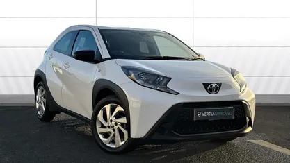 Used Toyota Aygo X PURE 72 HP (52 kW) 2024 White SUV