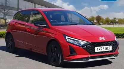 Nowe Hyundai i20 Blackline 90 KM (66 kW) 2026 Czerwony Hatchback