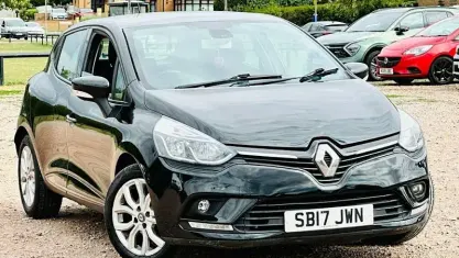Used Renault Clio Dynamique 90 HP (66 kW) 2017 Black Hatchback