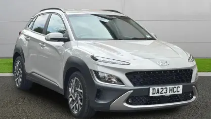 Usado Hyundai Kona Premium 141 HP (103 kW) 2022 Cinzento SUV