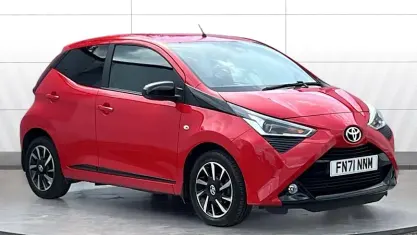 Used Toyota Aygo Trend 72 HP (52 kW) 2021 Red Hatchback