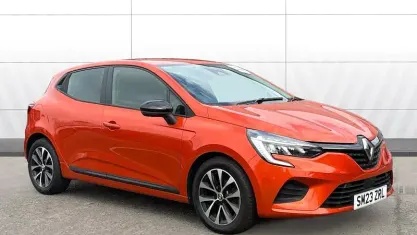 Used Renault Clio V Evolution 90 HP (66 kW) 2023 Orange Hatchback