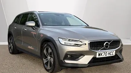 Used Volvo V60 CC Plus 190 HP (139 kW) 2020 Estate