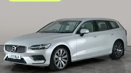 Used Volvo V60 Inscription 250 HP (183 kW) 2021 Gold Estate