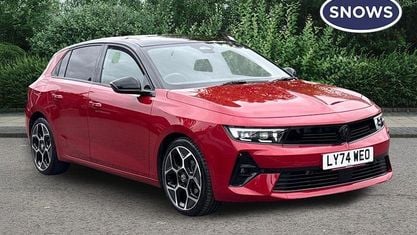 Usado Vauxhall Astra Ultimate 131 HP (96 kW) 2025 Vermelho Citadino