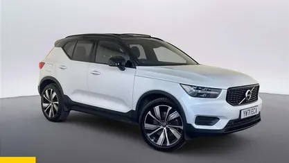 Used Volvo XC40 Plus 211 HP (155 kW) 2021 White SUV