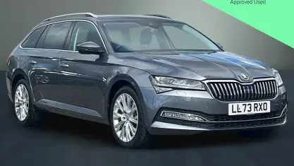 Gebraucht Skoda Superb SE L 150 PS (110 kW) 2023 Grau Kombi
