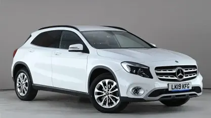 Käytetty Mercedes GLA200 Executive 156 HP (114 kW) 2019 Valkoinen Katumaasturi