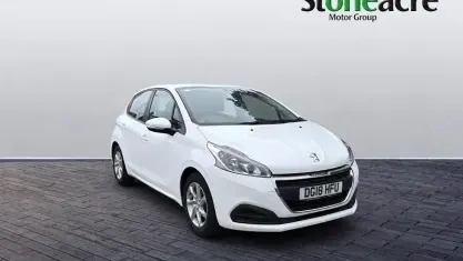Used Peugeot 208 Active 82 HP (60 kW) 2018 White Hatchback