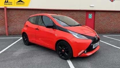Used Toyota Aygo X-cite 69 HP (50 kW) 2015 Orange Hatchback