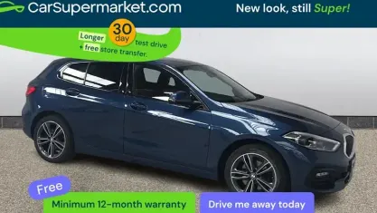 Begagnad BMW 118 Sport Line 136 HK (100 kW) 2021 Blå Halvkombi