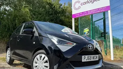 Used Toyota Aygo X-play 72 HP (52 kW) 2019 Black Hatchback