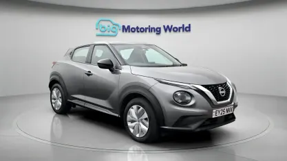 Usado Nissan Juke Acenta Premium 114 CV (83 kW) 2025 Gris SUV