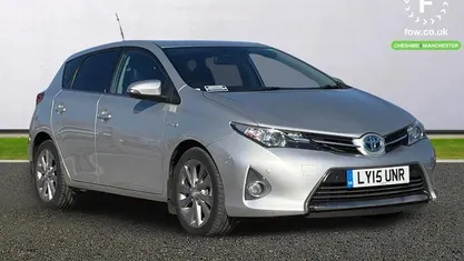 Used Toyota Auris Hybrid 136 HP (100 kW) 2014 Silver Hatchback