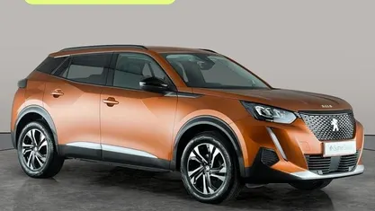 Begagnad Peugeot 2008 Allure Premium 101 HK (74 kW) 2022 Orange SUV