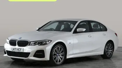 Begagnad BMW 330e M Sport 292 HK (214 kW) 2021 Vit Sedan