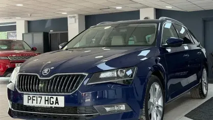 Used Skoda Superb SE L Executive 220 HP (161 kW) 2017 Blue Estate