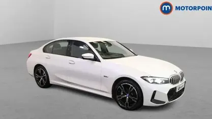 Begagnad BMW 330e M Sport 292 HK (214 kW) 2023 Vit Sedan