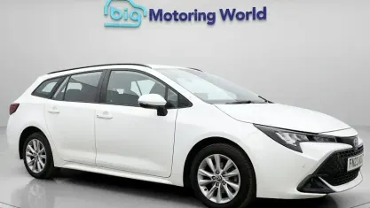 Used Toyota Corolla 140 HP (102 kW) 2023 White Estate