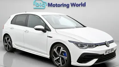 Begagnad VW Golf VIII R 320 HK (235 kW) 2023 Vit Halvkombi