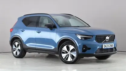 Begagnad Volvo XC40 Plus 211 HK (155 kW) 2023 Blå SUV