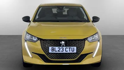 Used Peugeot e-208 Allure+ 100 kW (136 HP) 2023 Yellow Hatchback