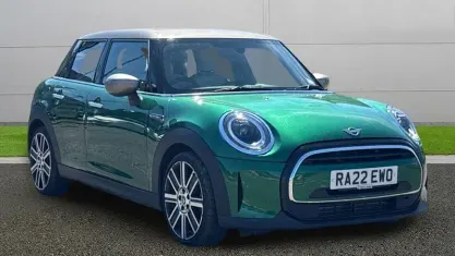 Used Mini Cooper Exclusive 136 HP (100 kW) 2022 Green Hatchback