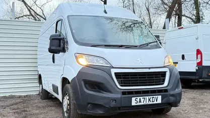 Second-hand Peugeot Boxer 140 CP (102 kW) 2022 Van