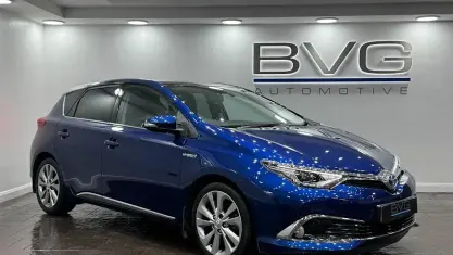 Used Toyota Auris Hybrid 136 HP (100 kW) 2016 Blue Hatchback