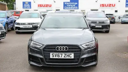 Usado Audi A3 Black Edition 190 HP (139 kW) 2017 Cinzento Sedan
