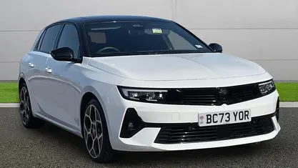 Used Vauxhall Astra Ultimate 131 HP (96 kW) 2024 White Hatchback