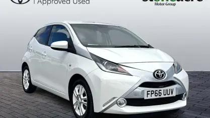 Used Toyota Aygo X-pure 69 HP (50 kW) 2016 White Hatchback