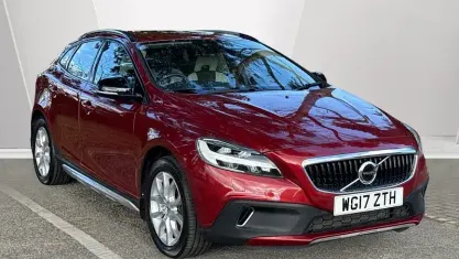 Used Volvo V40 Pro 152 HP (111 kW) 2017 Red Hatchback