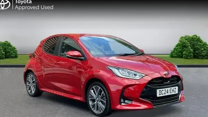 Usado Toyota Yaris Hybrid 116 CV (85 kW) 2024 Rojo Utilitario