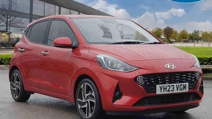 Używany Hyundai i10 Premium 84 KM (61 kW) 2023 Czerwony Hatchback
